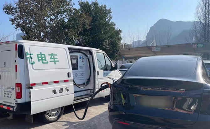 乌什汽车搭电