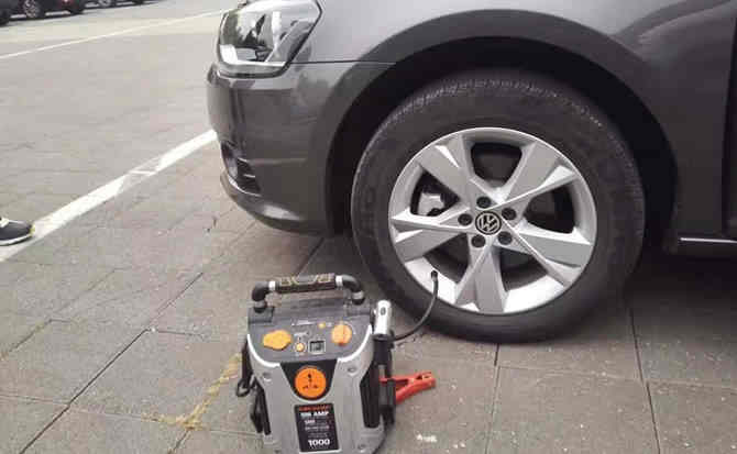 乌什汽车搭电案例